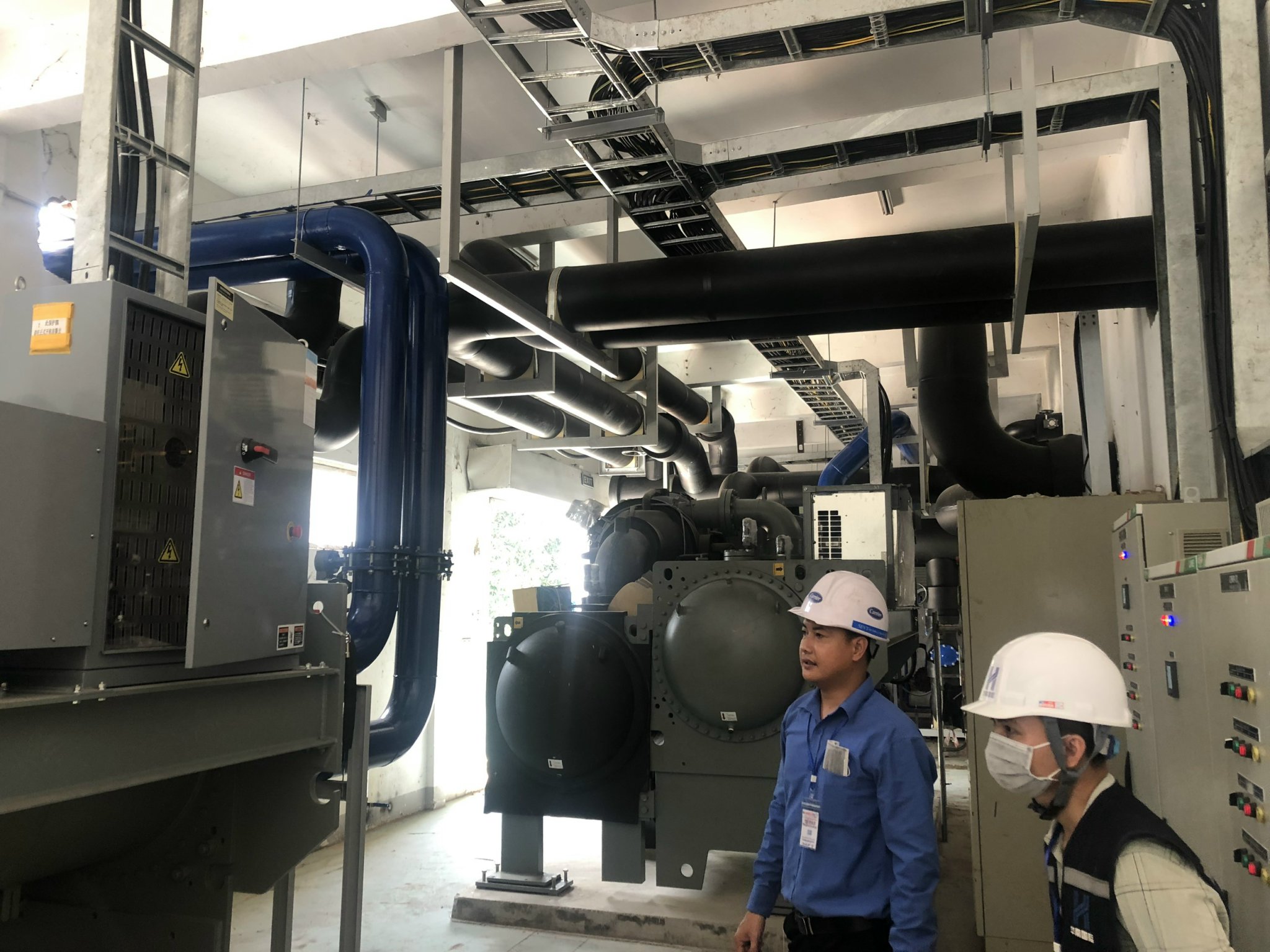 Lắp ráp hoàn thiện cụm dàn ngưng giải nhiệt gió ngoài trời nhà xưởng H2