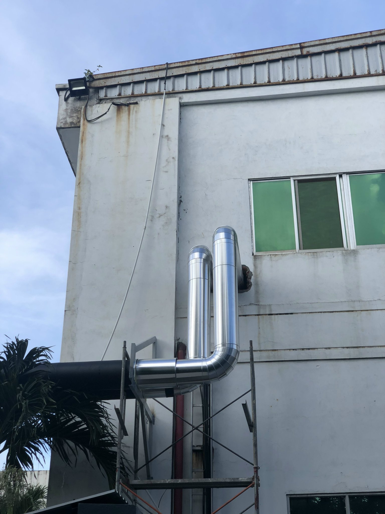 Lắp đặt bảng điều khiển cảm ứng PLC giám sát vận hành hệ thống Chiller thông minh